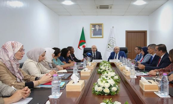 Système national de réglementation pharmaceutique: réunion technique de travail entre les secteurs de l'Industrie pharmaceutique et de la Santé