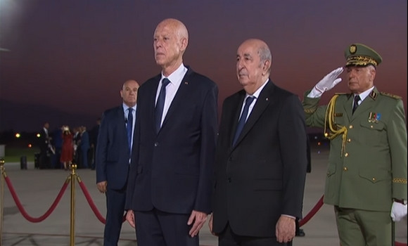 IATF 2025 : le président de la République accueille son homologue tunisien à l'Aéroport international d'Alger