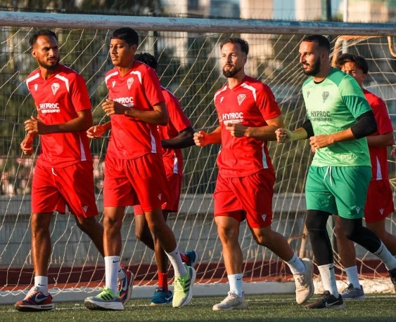 مولودية وهران: الإدارة تسابق الزمن لطي ملف الإستقدامات والتسريحات