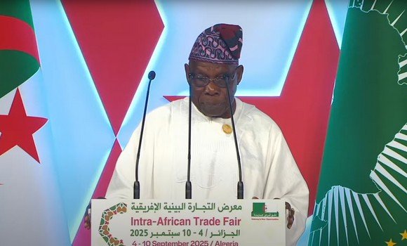 معرض التجارة البينية الإفريقية: أوباسانجو يشيد بمساعي الجزائر لجعل طبعة 2025 الأكثر نجاحا