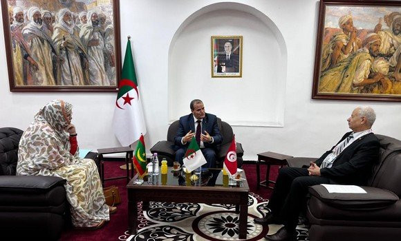 IATF: Rezig tient une rencontre de concertation avec les ministres du Commerce de Tunisie et de Mauritanie