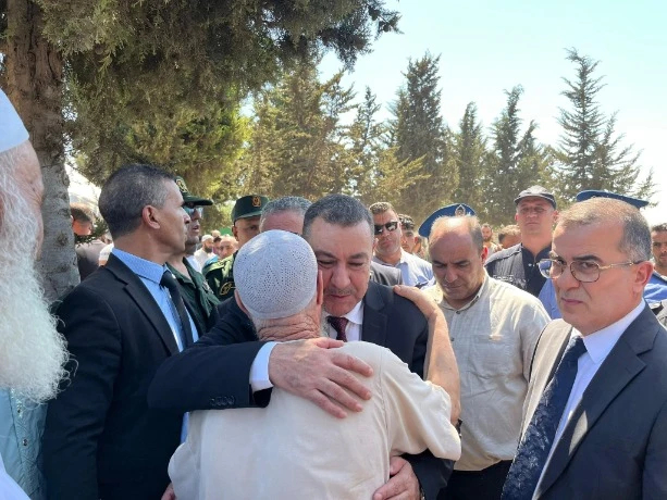 وزير النقل ووزير العمل والتشغيل والضمان الاجتماعي يشاركان في جنازة ضحايا حادث وادي الحراش