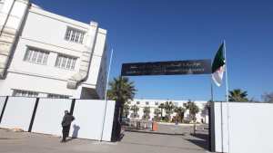 الوكالة الجزائرية لترقية الاستثمار تدعو إلى إبرام أكبر عدد من العقود التجارية والاتفاقيات