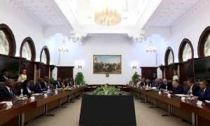 Les entretiens entre le président de la République et son homologue du Mozambique élargis aux délégations des deux pays