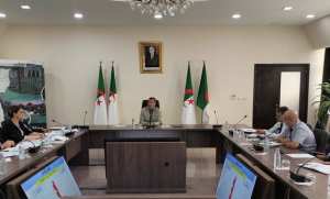 Rekhroukh préside une réunion de suivi des projets des travaux publics