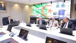 وزير النقل يترأس اجتماعًا حول تخصيص ميناء لتصدير مادة الإسمنت