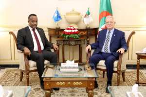 Le président du Conseil de la nation reçoit l'ambassadeur de Somalie en Algérie