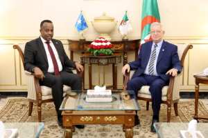 رئيس مجلس الأمة يستقبل سفير الصومال بالجزائر