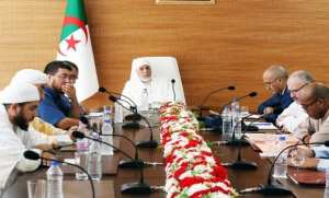 عميد جامع الجزائر يترأس جلسة تقييمية لتعزيز التعليم القرآني بالفضاء المسجدي