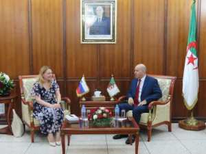 Saihi reçoit l'ambassadrice de la République de Slovénie en Algérie