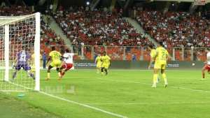 مولودية وهران تحسم القمة أمام الشبيبة وتعتلي صدارة البطولة مؤقتاً