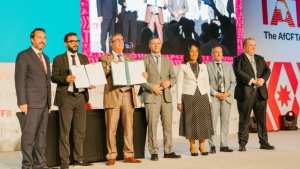 مجمع مدار يوقع اتفاقية مع شركة الهلال جبل الفضي لتوريد السكر الأبيض المكرر