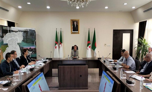 السيد رخروخ يترأس اجتماعا لمتابعة مشاريع الاشغال العمومية