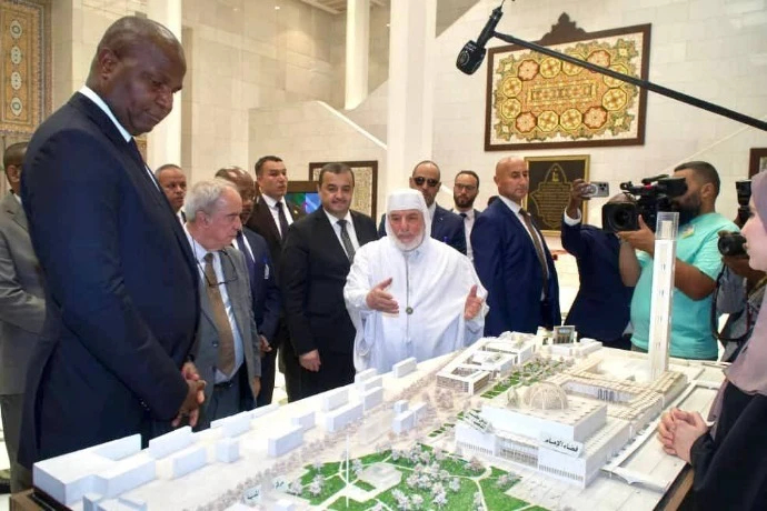 الرئيس الموزمبيقي يزور جامع الجزائر