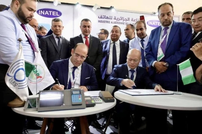 توقيع عقد بين مؤسسة الصناعة الجزائرية للهاتف و 
