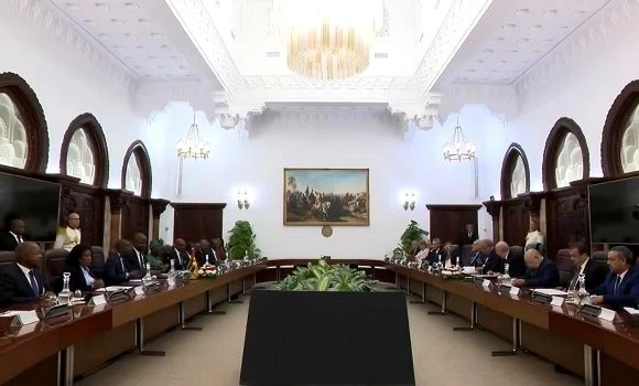 المحادثات بين رئيس الجمهورية ونظيره الموزمبيقي تتوسع إلى وفدي البلدين