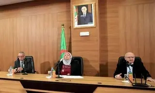 وزير النقل السعيد سعيود يزور جناح المؤسسات المتخصصة في قطاع النقل ...