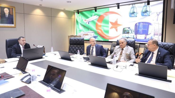 وزير النقل يترأس اجتماعًا حول تخصيص ميناء لتصدير مادة الإسمنت