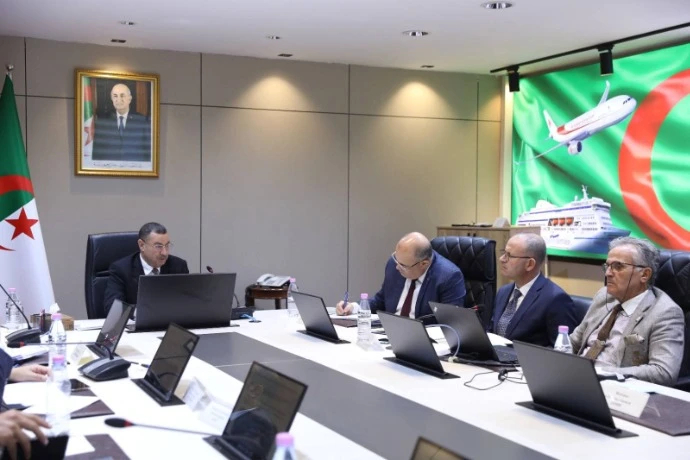 وزير النقل يترأس اجتماعًا تنسيقيًا حول تنفيذ تعليمات السيد رئيس الجمهورية المتعلقة بتخصيص ميناء لتصدير الإسمنت