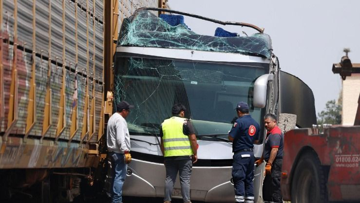 بالفيديو.. اصطدام قطار بحافلة في المكسيك يسفر عن  مصرع 10 أشخاص