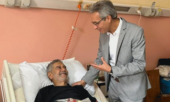 وزير الثقافة يزور الفنان صالح أوقروت