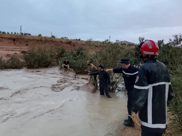سعيدة: انقاذ شخص جرفته السيول بسيدي عمر
