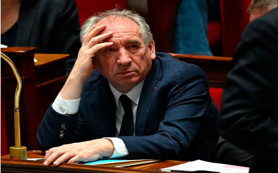 Les députés renversent le gouvernement Bayrou, crise politique