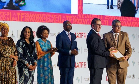 تتويج جناح وزارة الثقافة بجائزة أفضل جناح مشارك في تظاهرة الأيام الإبداعية الإفريقية 