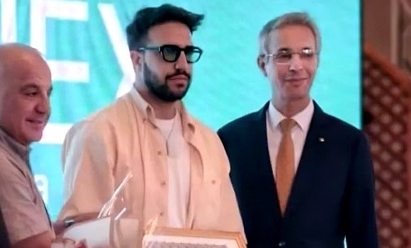 تكريم المتوجين الجزائريين في مسابقات الأيام الإبداعية الإفريقية 