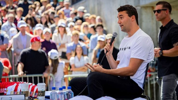 الـFBI ينشر صورة المشتبه به في اغتيال الأمريكي تشارلي كيرك