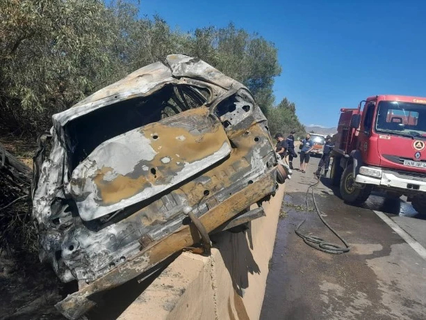 عين الدفلى: وفاة شخص وإصابة آخر في حادث انحراف وانقلاب سيارة متبوع باحتراقها بأولاد عتو