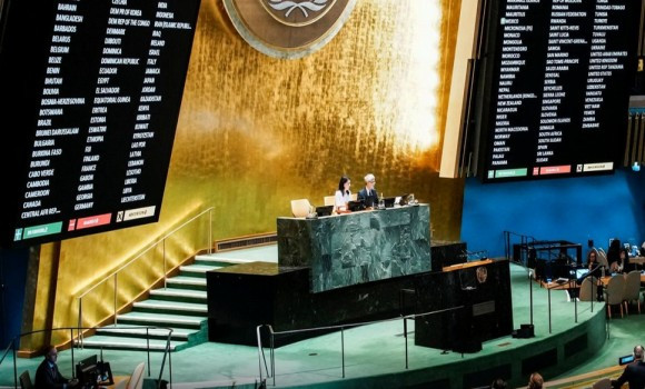 Palestine: l'Assemblée générale de l'ONU adopte une résolution en faveur de la solution à deux Etats