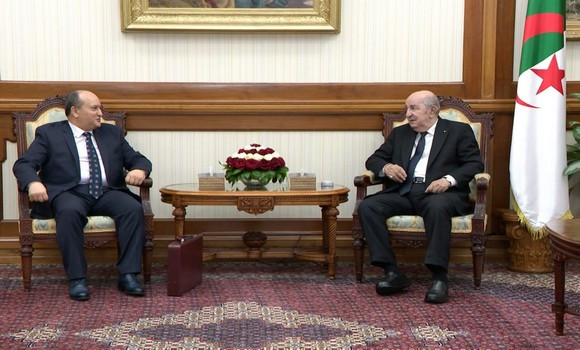 Le président de la République nomme officiellement M. Sifi Ghrieb Premier ministre et le charge de former un gouvernement