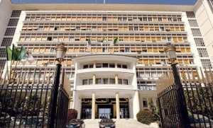 Le président de la République nomme les membres du Gouvernement conduit par Sifi Ghrieb