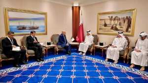 عطاف يجري محادثات ثنائية مع رئيس مجلس الوزراء القطري
