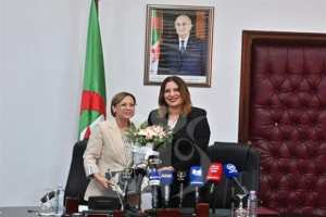 نجيبة جيلالي تستلم مهامها كوزيرة للعلاقات مع البرلمان