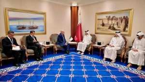 عطاف يجري بالدوحة محادثات ثنائية مع رئيس مجلس الوزراء ووزير خارجية دولة قطر