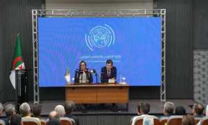 Nacima Arhab prend ses fonctions de ministre de la Formation et de l'Enseignement professionnels