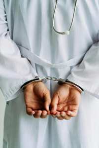 Falsification de Certificats Médicaux en Algérie : Un Fléau Persistant et Sévèrement Réprimé