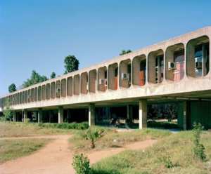 جامعة العلوم والتكنولوجيا هواري بومدين (USTHB) هي جامعة عامة جزائرية رائدة في مجال العلوم والتكنولوجيا.