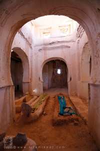 القبور العملاقة، سبعة رجال، الأضرحة والمقبرة في بلدية تبلبالة (ولاية بشار)