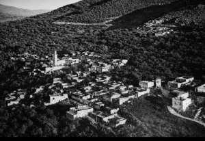 Le Mausolée et la Mosquée de Sidi Boumediene à El Eubbad, Tlemcen : Un Sanctuaire Historique Capturé par une Photo Aérienne Mystérieuse