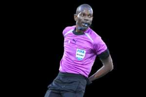 Planète (Maroc/Afrique) - CAN 2025/Nigéria-Algérie: 2 à 0: Le coin du referee – Issa Sy a accompli sa sale besogne en première mi-temps