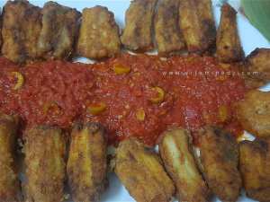 الروزيتة المقلية بالفرينة مع صلصة الطماطم