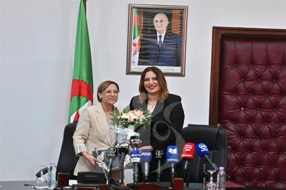 نجيبة جيلالي تستلم مهامها كوزيرة للعلاقات مع البرلمان