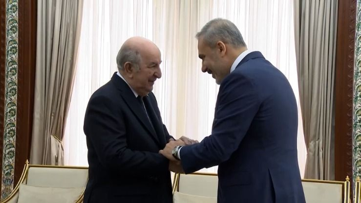 الرئيس تبون يستقبل وزير الشؤون الخارجية للجمهورية التركية