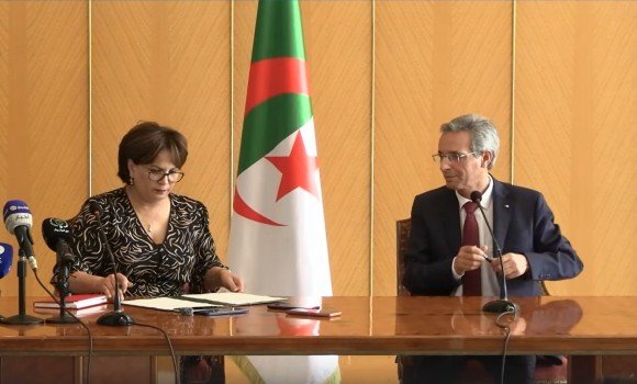 بن دودة تستلم مهامها كوزيرة للثقافة والفنون