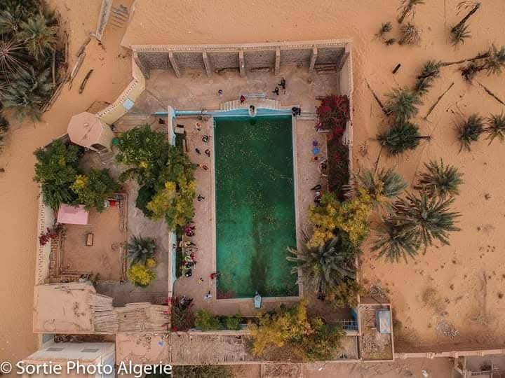 Sidi Othmane est le nom de la source thermale qui alimente la piscine municipale de Béni Abbès (et une grande partie de l’oasis).