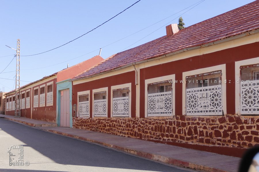 جم دموش هي بلدية جزائرية تقع في أقصى جنوب ولاية سيدي بلعباس