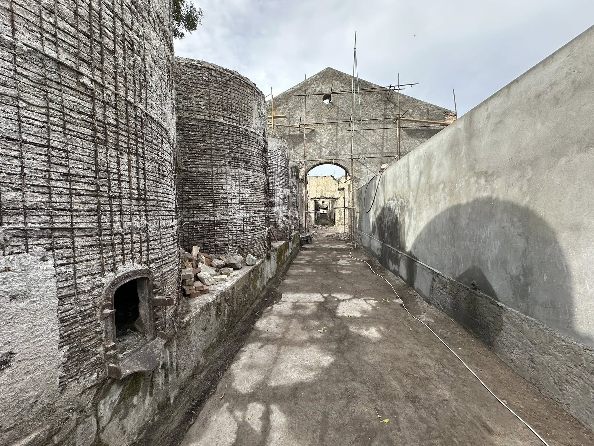 Algérie (Aokas/Béjaïa) -  Début des travaux de restauration de l’ancien centre de torture